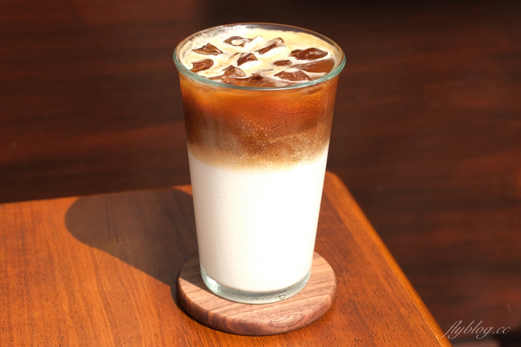 Creamy Daily Coffee｜豐樂公園旁的韓風咖啡館，每日手作甜點和單品咖啡 @飛天璇的口袋