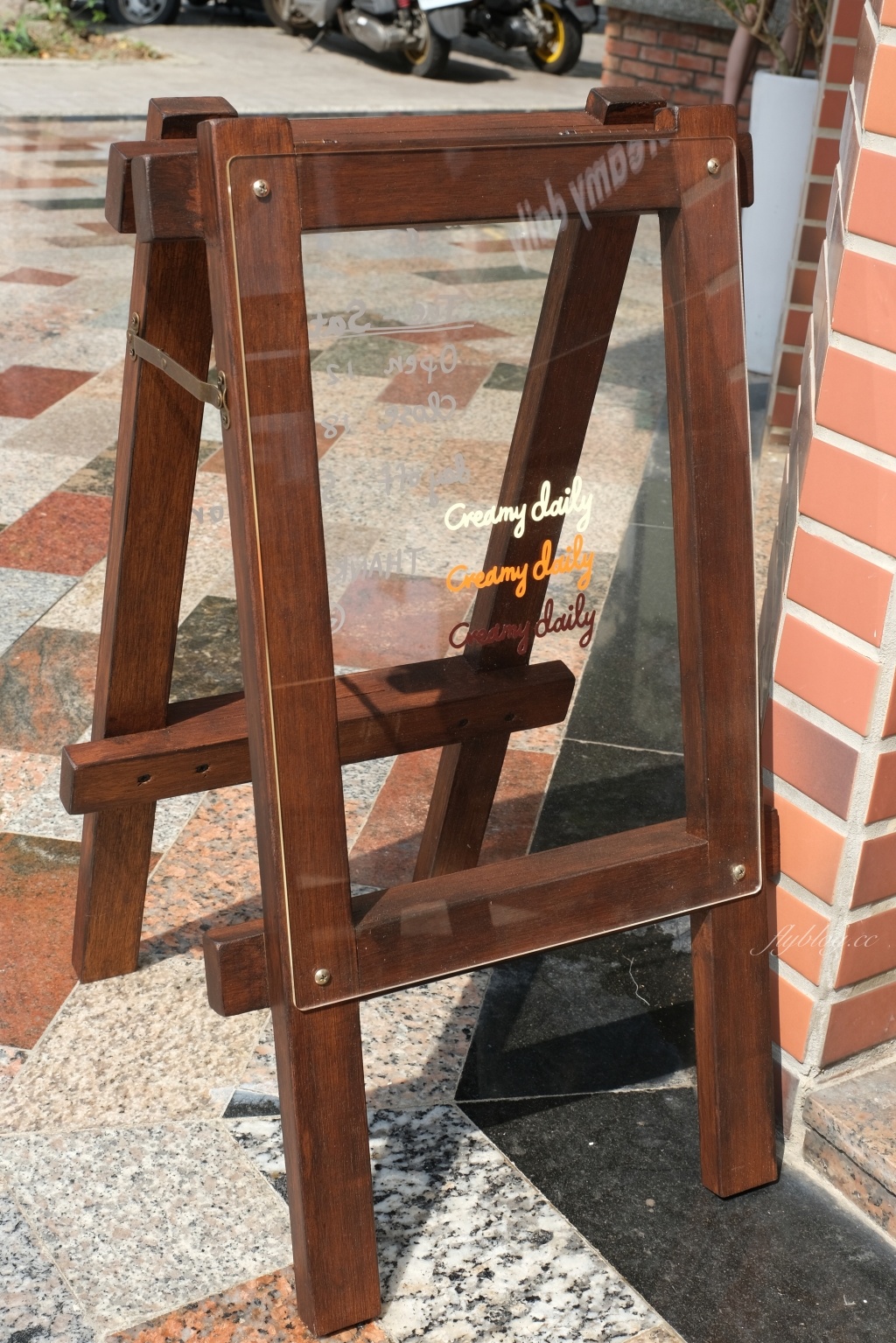 Creamy Daily Coffee｜豐樂公園旁的韓風咖啡館，每日手作甜點和單品咖啡 @飛天璇的口袋