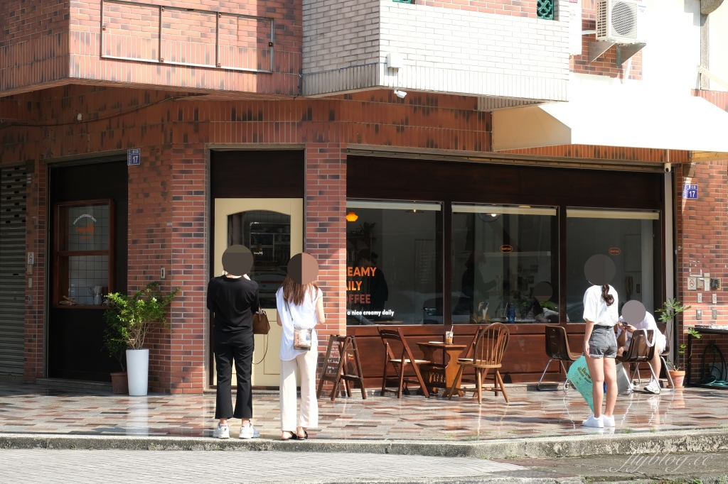 Creamy Daily Coffee｜豐樂公園旁的韓風咖啡館，每日手作甜點和單品咖啡 @飛天璇的口袋