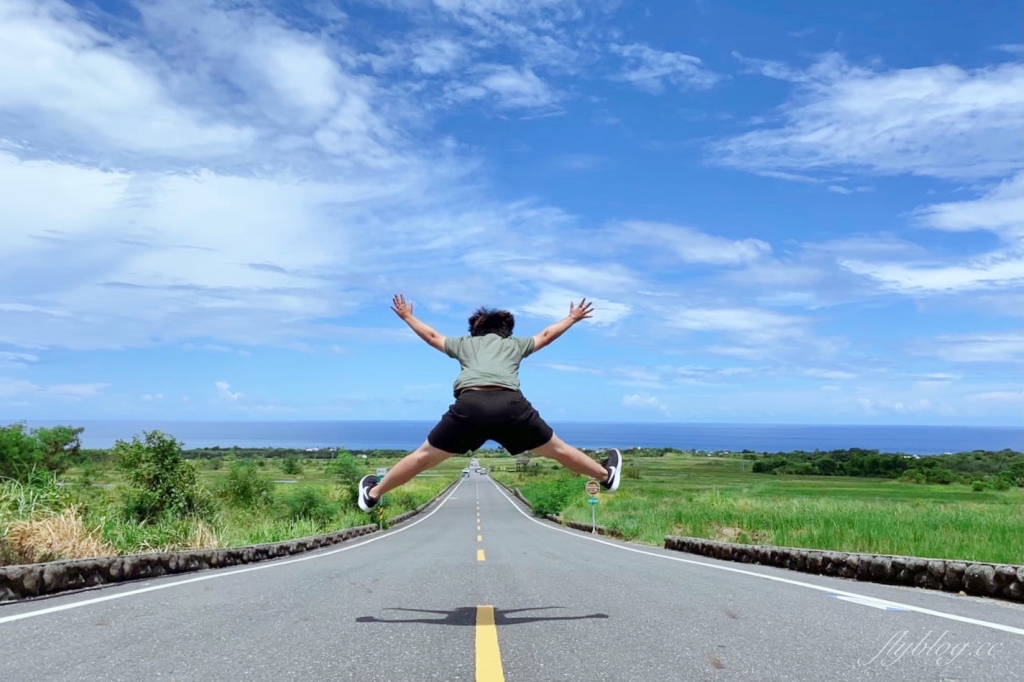 台東長濱｜金剛大道．筆直大道的盡頭是海天一色，媲美伯朗大道的金剛大道 @飛天璇的口袋