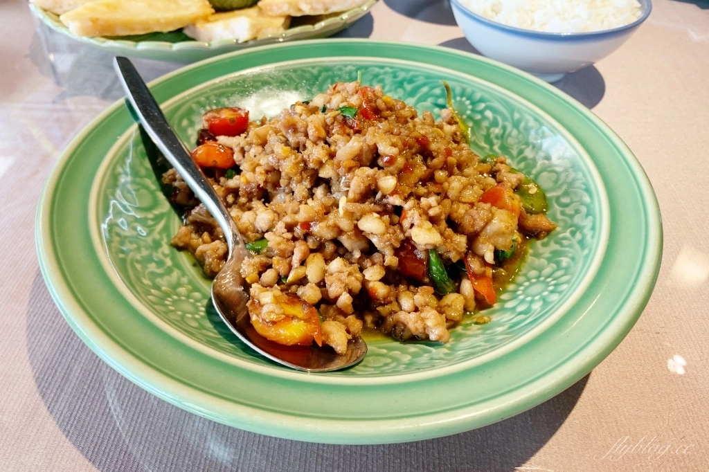 湄南河泰式庭園餐廳｜浪漫的庭園用餐空間，台中米其林餐盤推薦泰式餐廳 @飛天璇的口袋