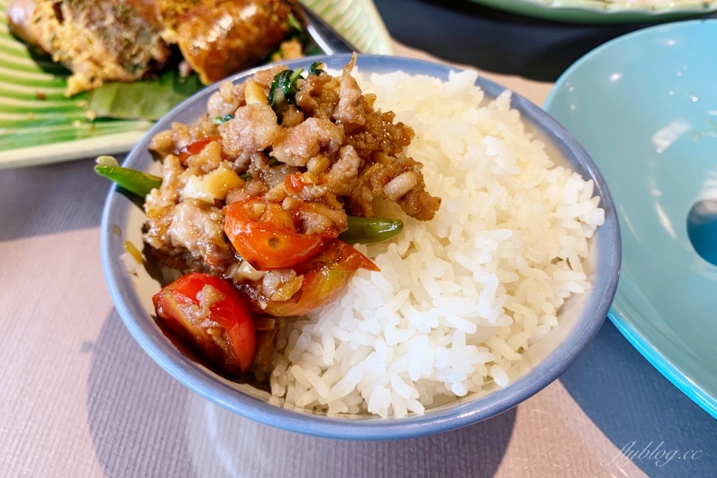 湄南河泰式庭園餐廳｜浪漫的庭園用餐空間，台中米其林餐盤推薦泰式餐廳 @飛天璇的口袋