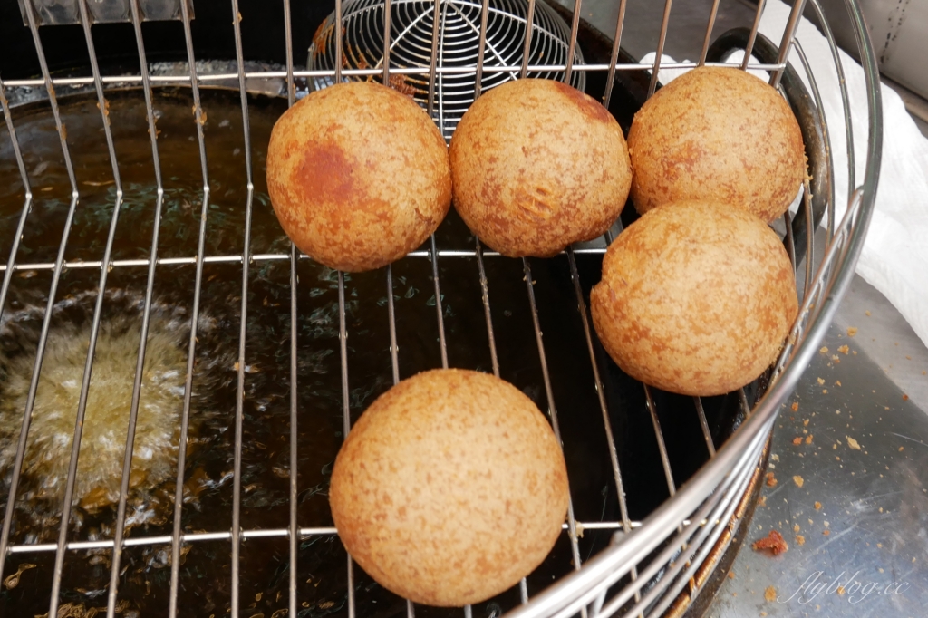 新竹北區｜林家芋泥球｜城隍廟超大顆芋泥球，吃得到芋頭纖維和蜂蜜香氣 @飛天璇的口袋