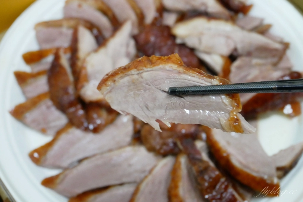 台中南區｜阿秋小肥鴨，阿秋大肥鵝外帶烤鴨新品牌，包裝有質感烤鴨也好吃 @飛天璇的口袋