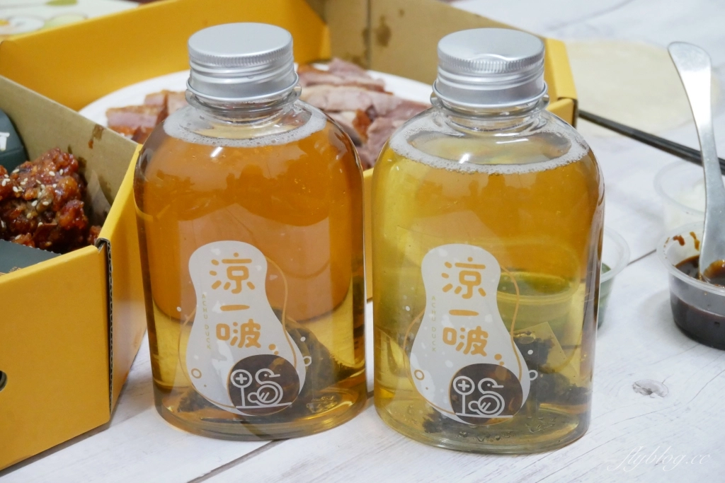 台中南區｜阿秋小肥鴨，阿秋大肥鵝外帶烤鴨新品牌，包裝有質感烤鴨也好吃 @飛天璇的口袋