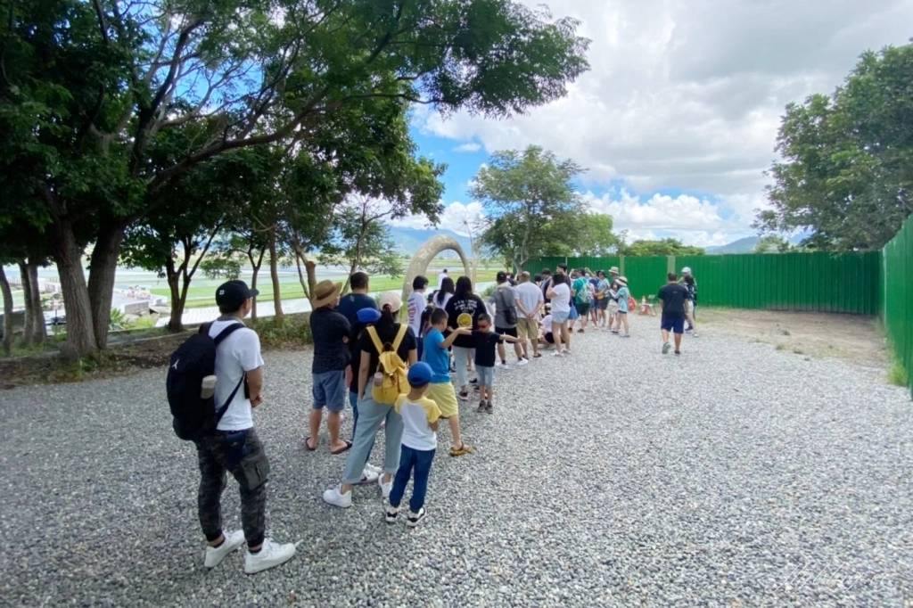 台東池上｜伯朗大道，台東最夯的打卡點天堂之路，男神金城武拍攝廣告的金城武樹 @飛天璇的口袋