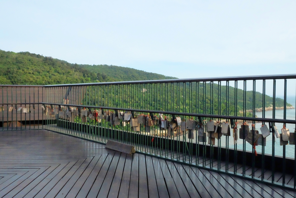 【馬祖南竿】媽祖巨神像，全世界最高的媽祖神像，鑽轎底走坑道祈求平安好運 @飛天璇的口袋