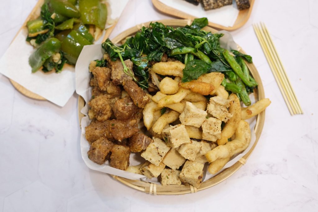 台中北屯｜源鹹酥雞．昌平路地20年的老店，鹽酥雞不油不膩CP值高 @飛天璇的口袋