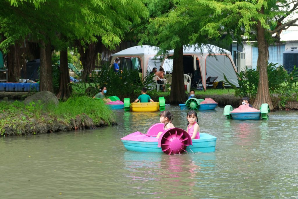 沐卉親子農場｜落羽松手划船、溜滑梯戲水池、手作DIY、沙坑露營，彰化假日親子出遊地方 @飛天璇的口袋