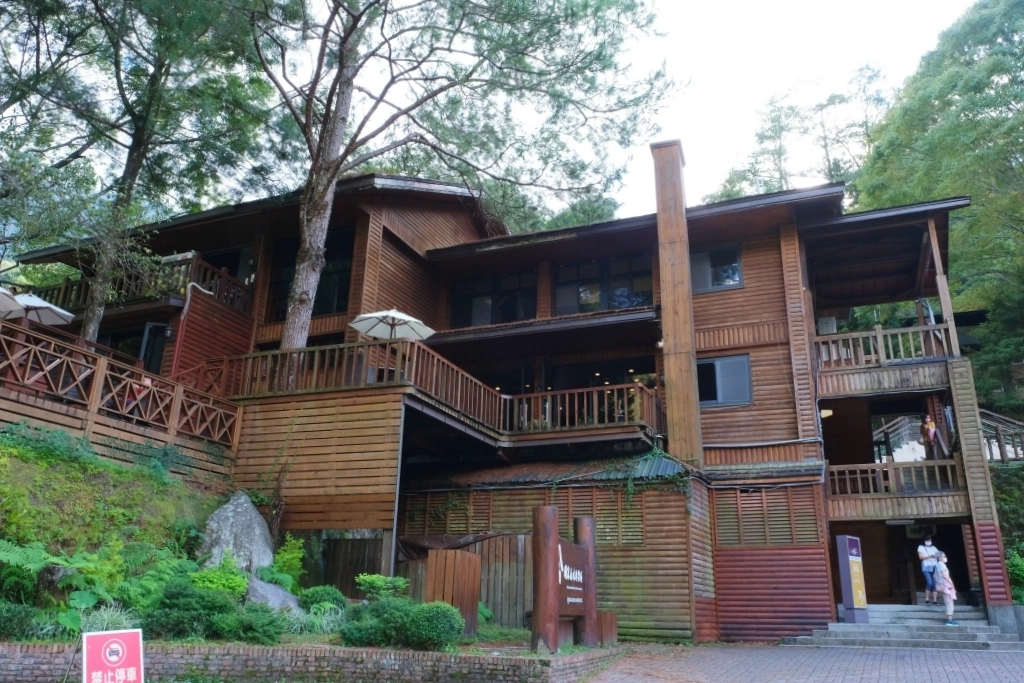 台中和平｜八仙山國家森林遊樂區．山林裡的兒童戲水池，群山環繞優美森林步道 @飛天璇的口袋