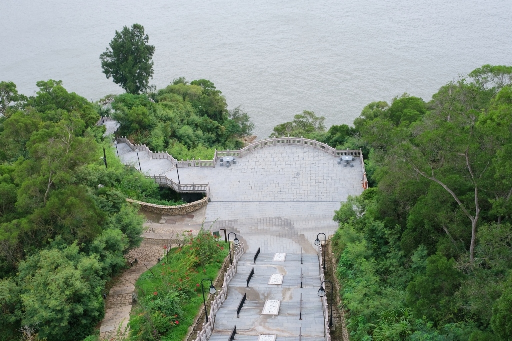 【馬祖南竿】媽祖巨神像，全世界最高的媽祖神像，鑽轎底走坑道祈求平安好運 @飛天璇的口袋