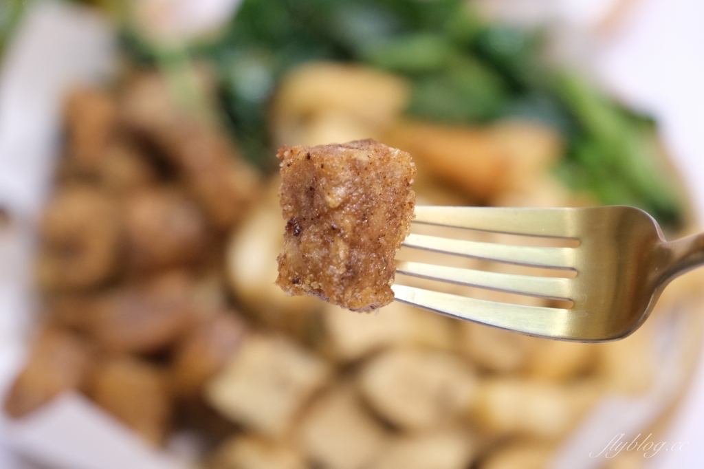 台中北屯｜源鹹酥雞．昌平路地20年的老店，鹽酥雞不油不膩CP值高 @飛天璇的口袋