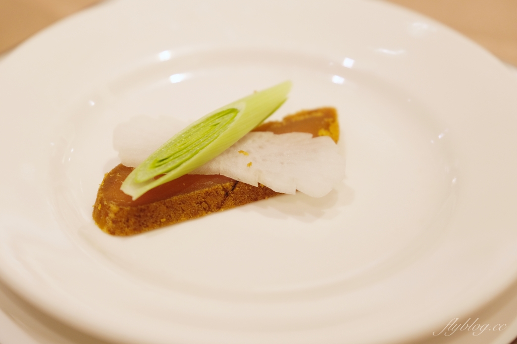 台南中西｜阿霞飯店．府城80年超人氣台菜餐廳 ，紅蟳米糕和飯後甜點都美味 @飛天璇的口袋