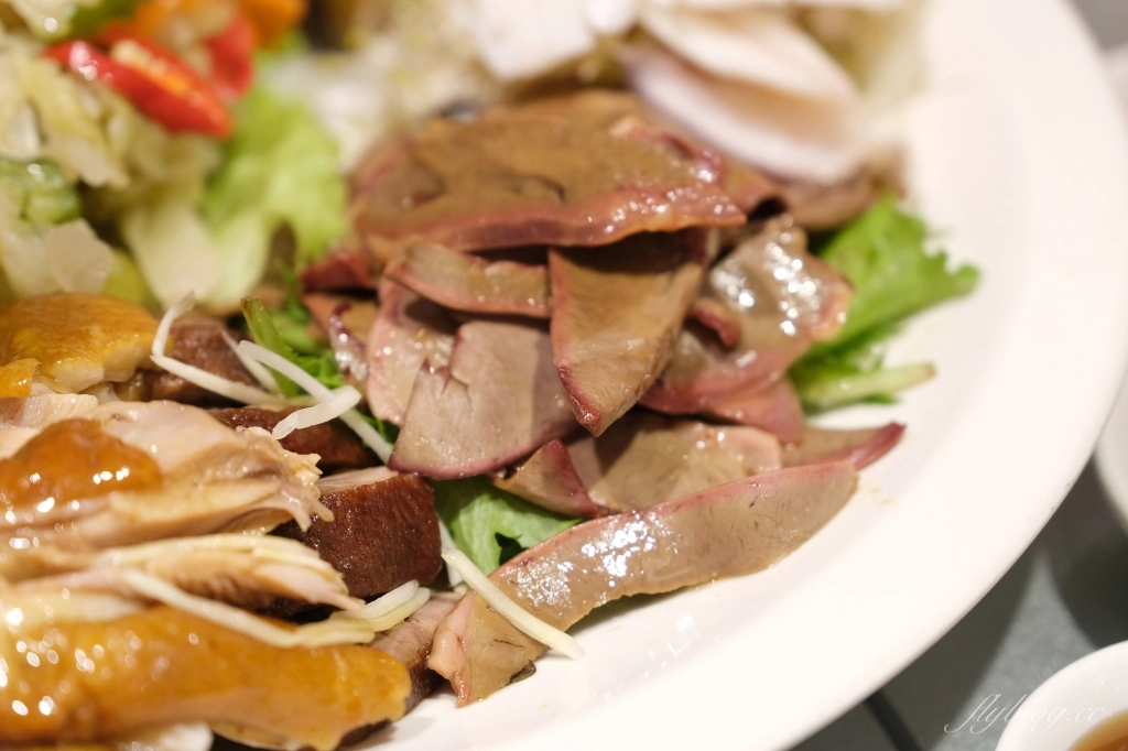 台南中西｜阿霞飯店．府城80年超人氣台菜餐廳 ，紅蟳米糕和飯後甜點都美味 @飛天璇的口袋