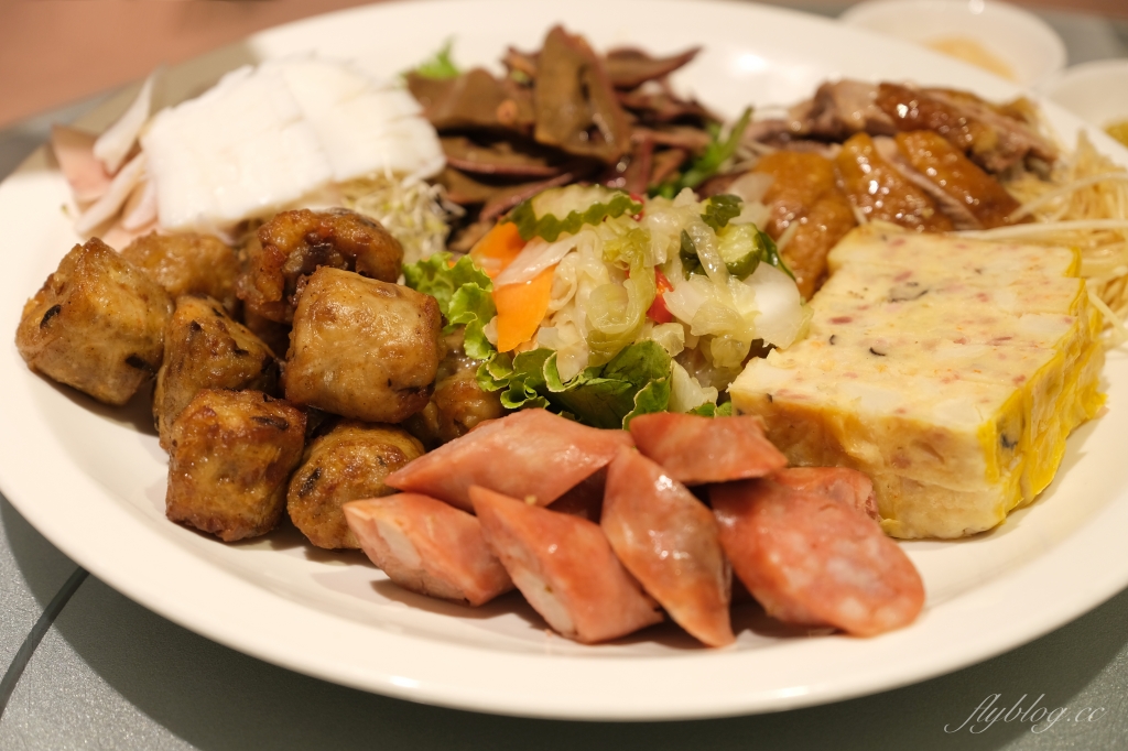 台南中西｜阿霞飯店．府城80年超人氣台菜餐廳 ，紅蟳米糕和飯後甜點都美味 @飛天璇的口袋