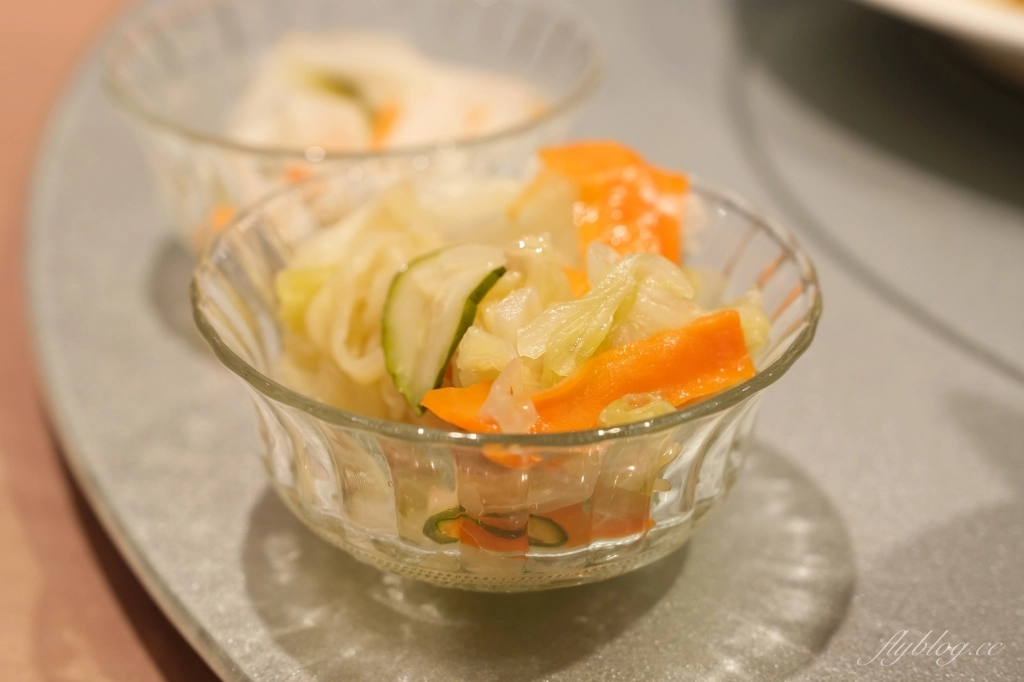 台南中西｜阿霞飯店．府城80年超人氣台菜餐廳 ，紅蟳米糕和飯後甜點都美味 @飛天璇的口袋