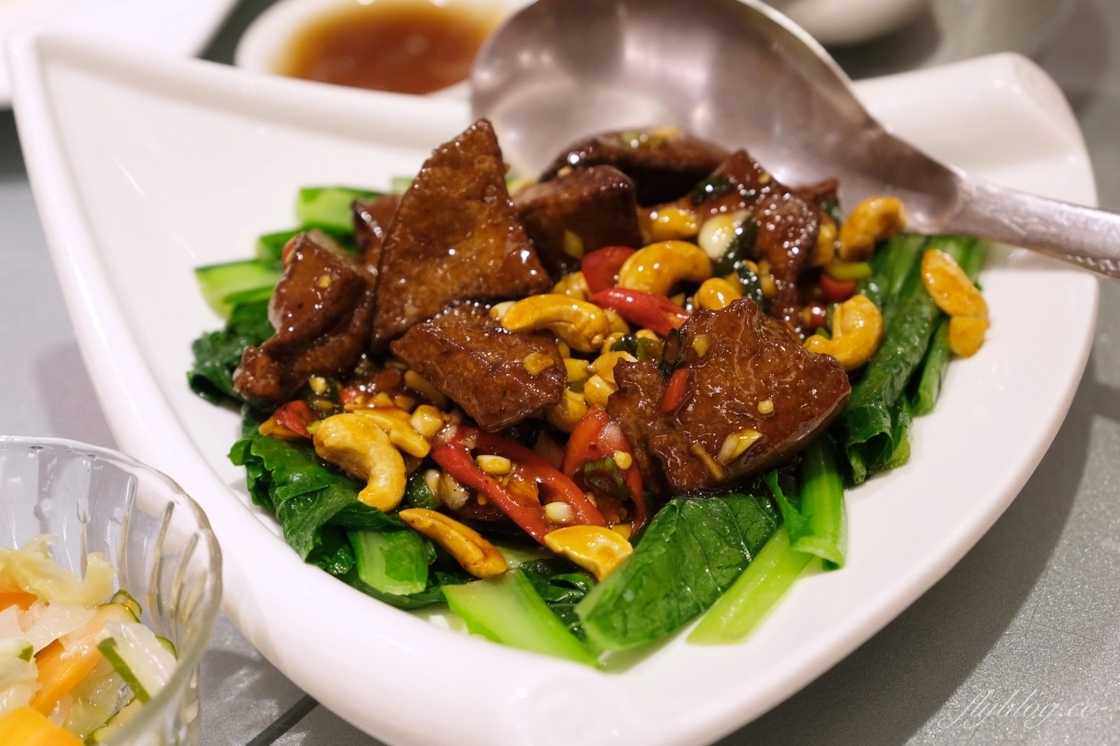 台南中西｜阿霞飯店．府城80年超人氣台菜餐廳 ，紅蟳米糕和飯後甜點都美味 @飛天璇的口袋