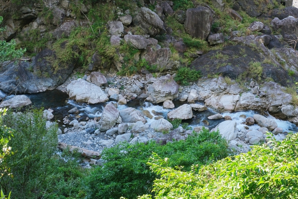 台中和平｜八仙山國家森林遊樂區．山林裡的兒童戲水池，群山環繞優美森林步道 @飛天璇的口袋