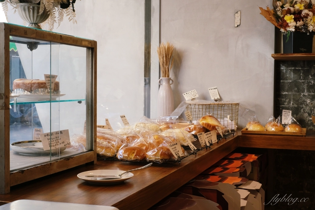 台中西區|食月半麵包.隱身勤美商圈巷弄裡,網友推薦可頌和吐司很好吃 @飛天璇的口袋 台中西區|食月半麵包.隱身勤美商圈巷弄裡,網友推薦可頌和吐司很好吃 @飛天璇的口袋