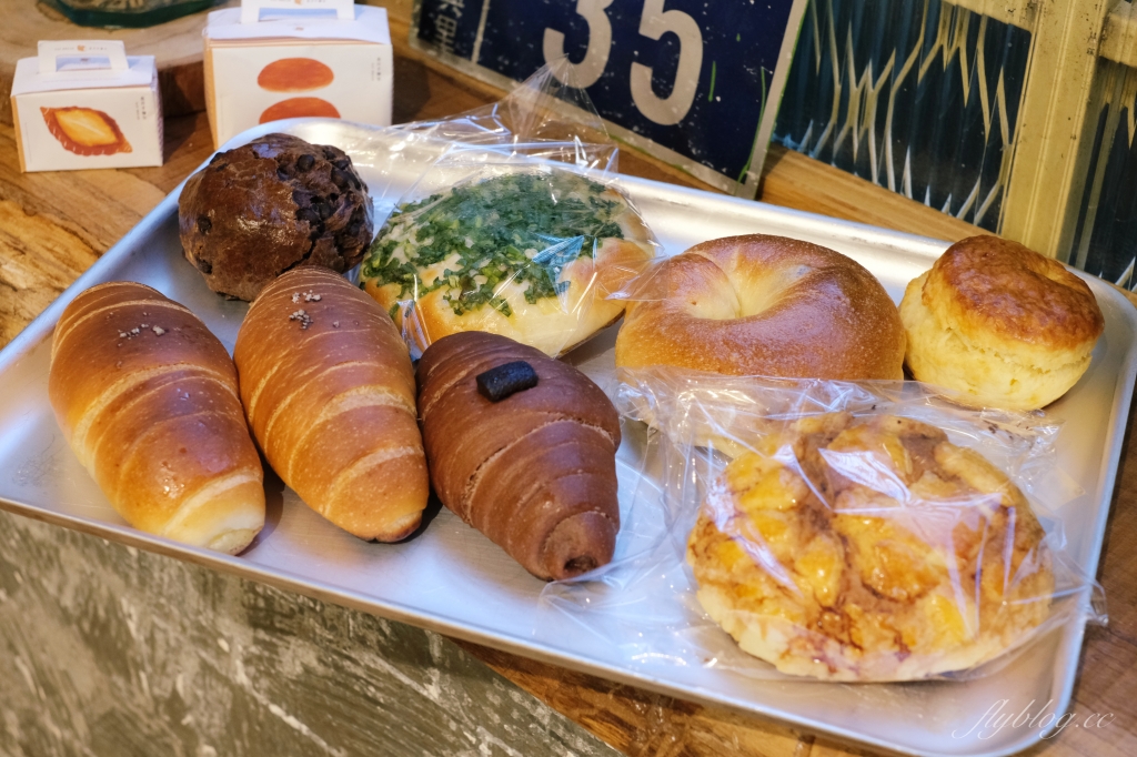 台中西區|食月半麵包.隱身勤美商圈巷弄裡,網友推薦可頌和吐司很好吃 @飛天璇的口袋 台中西區|食月半麵包.隱身勤美商圈巷弄裡,網友推薦可頌和吐司很好吃 @飛天璇的口袋