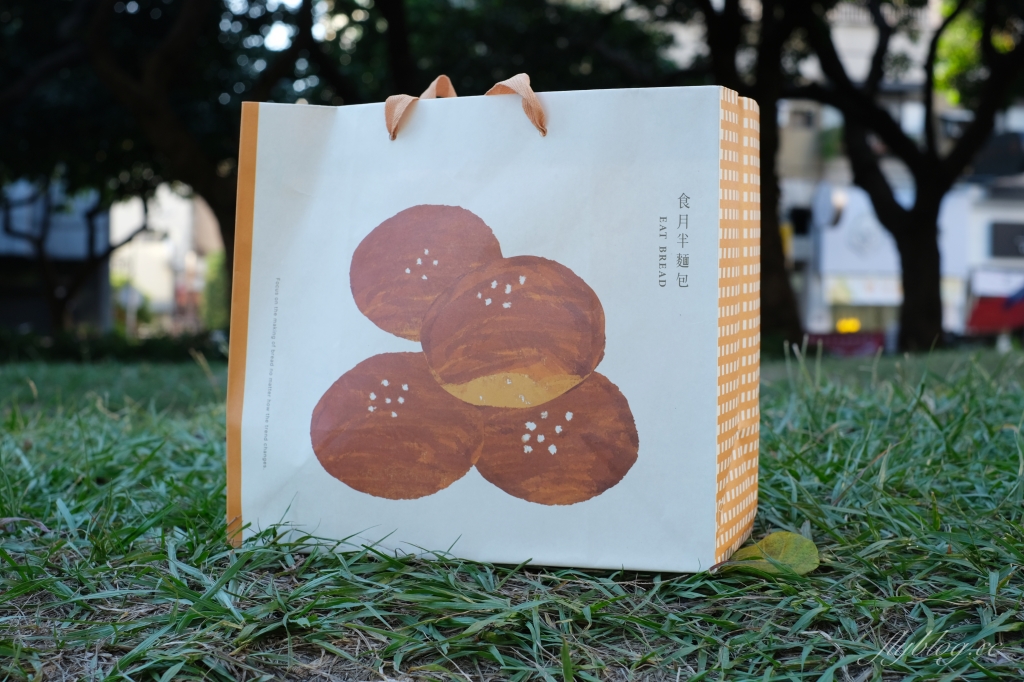 台中西區｜食月半麵包．隱身勤美商圈巷弄裡，網友推薦可頌和吐司很好吃 @飛天璇的口袋