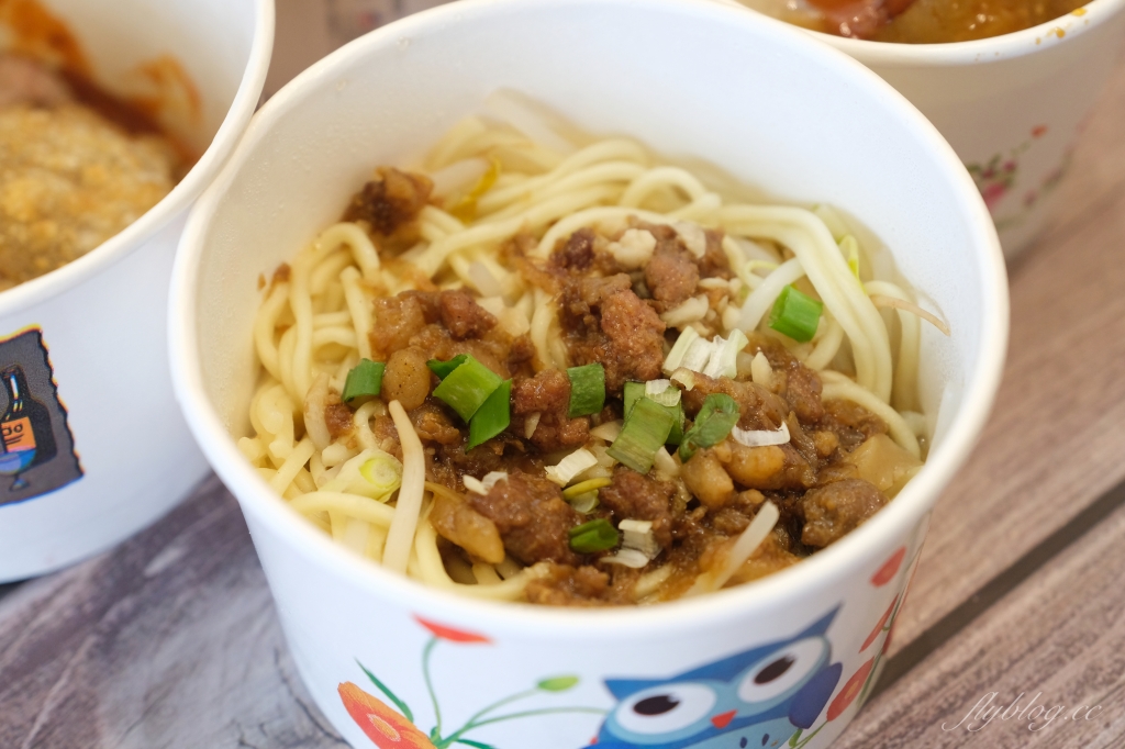 正東山肉圓｜北屯東光市場超人氣肉圓，Q皮脆皮這裡都吃得到 @飛天璇的口袋