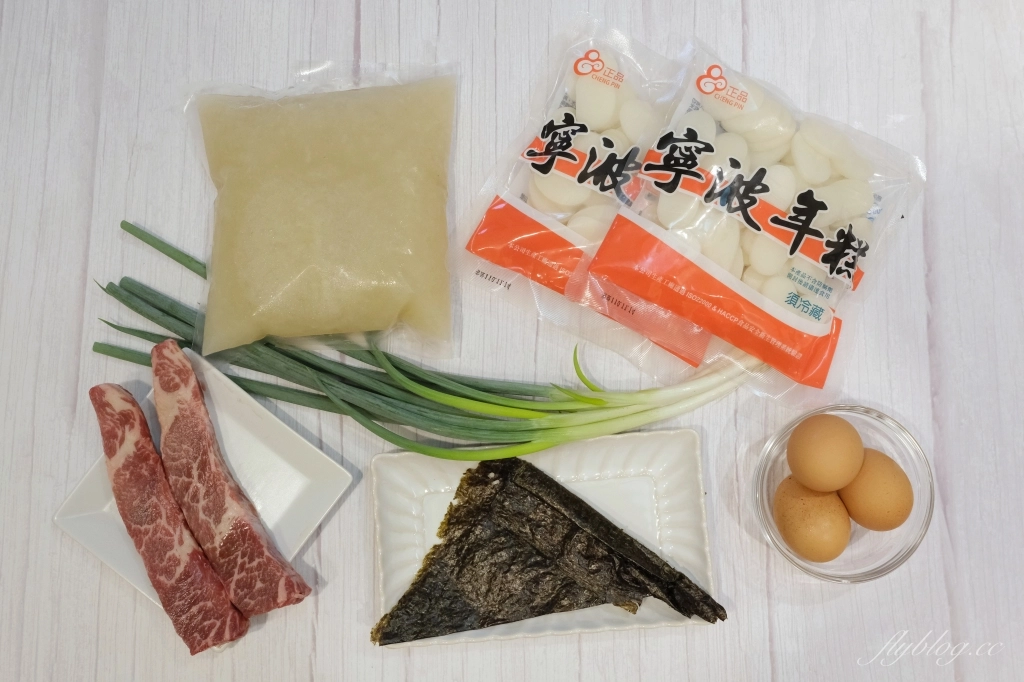 韓國年糕湯做法｜韓國過年餐桌不可少，簡單「韓國年糕鍋食譜」，10分鐘就可以上桌 @飛天璇的口袋