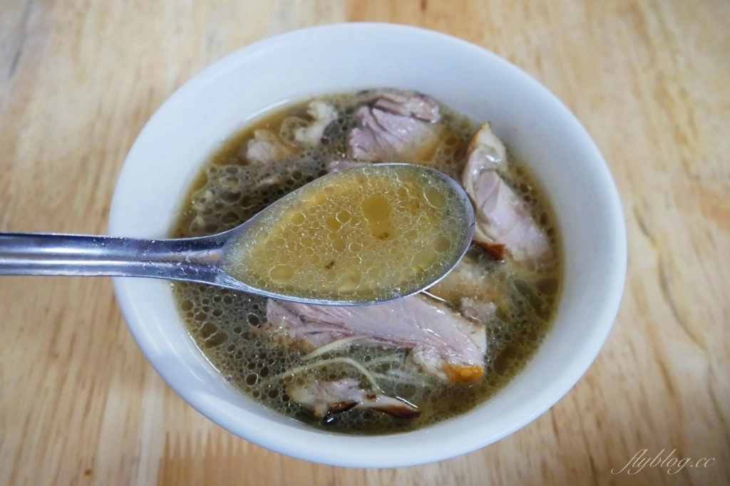 台中西屯｜逢甲紅燒當歸鴨．逢甲超人氣排隊美食，一開門營業就馬上客滿 @飛天璇的口袋
