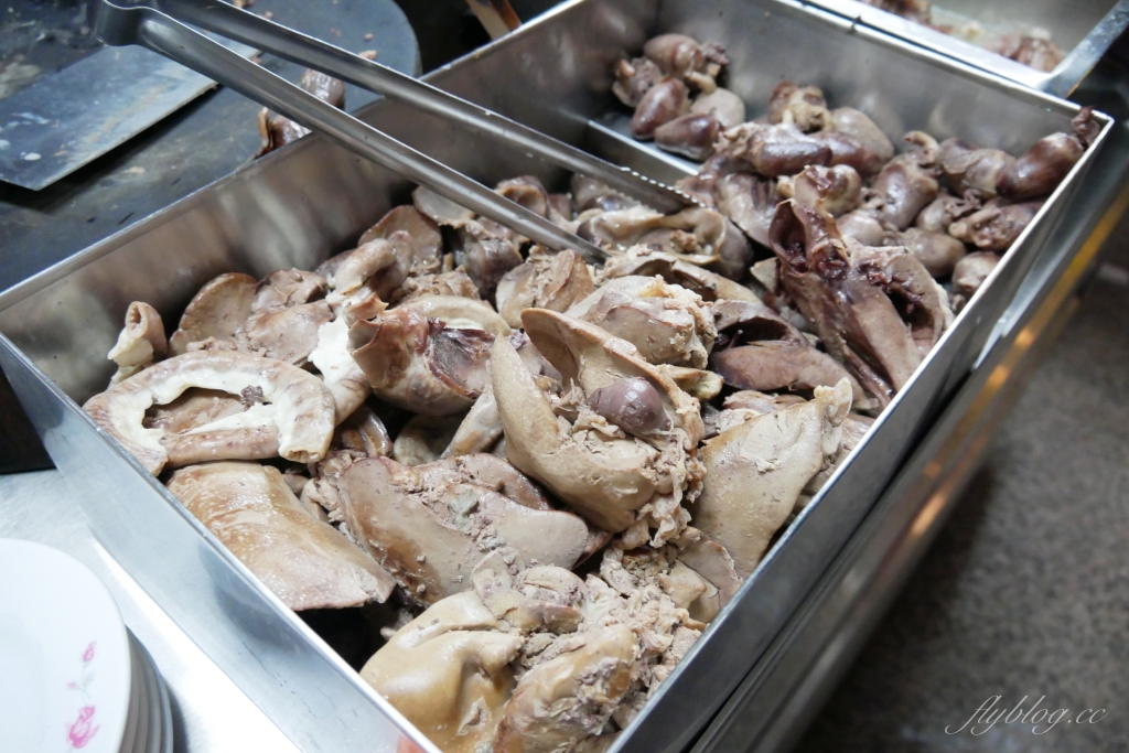 台中西屯｜逢甲紅燒當歸鴨．逢甲超人氣排隊美食，一開門營業就馬上客滿 @飛天璇的口袋