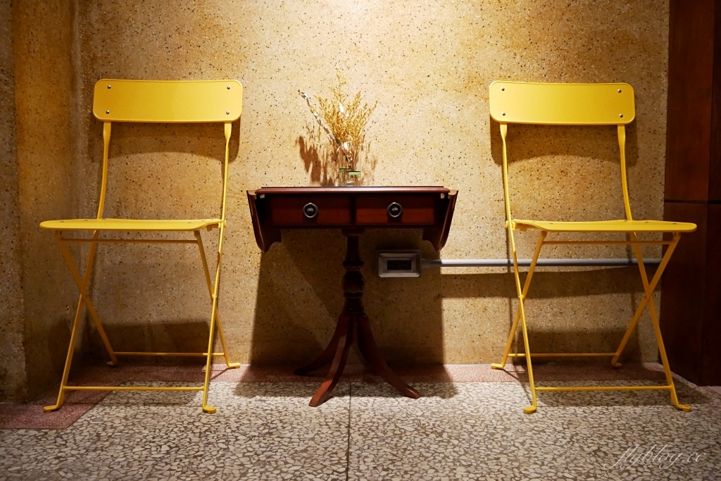 台中中區｜淺川咖啡館，隱身小小舊城區巷弄裡，老宅改建文青風咖啡館 @飛天璇的口袋