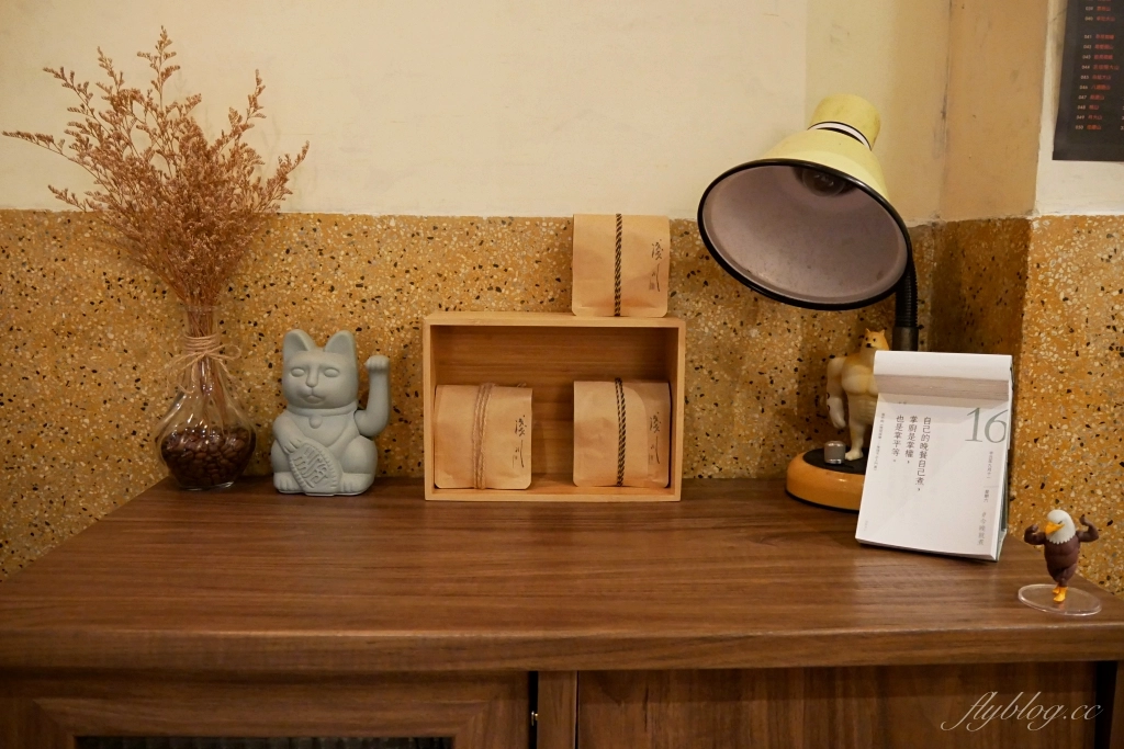 台中中區｜淺川咖啡館，隱身小小舊城區巷弄裡，老宅改建文青風咖啡館 @飛天璇的口袋