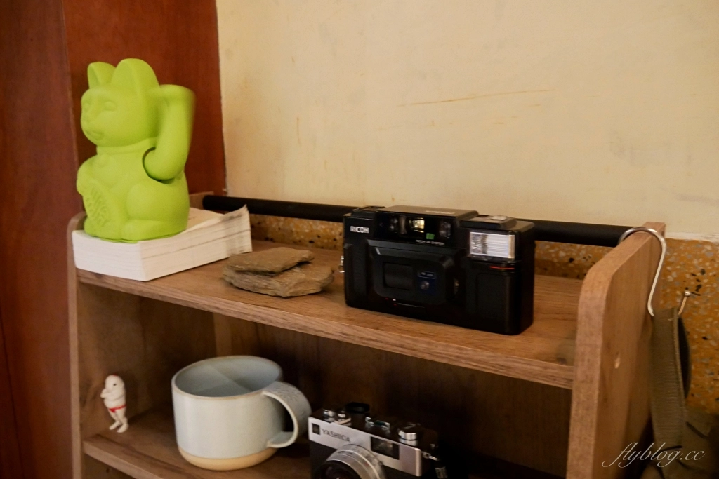 台中中區｜淺川咖啡館，隱身小小舊城區巷弄裡，老宅改建文青風咖啡館 @飛天璇的口袋