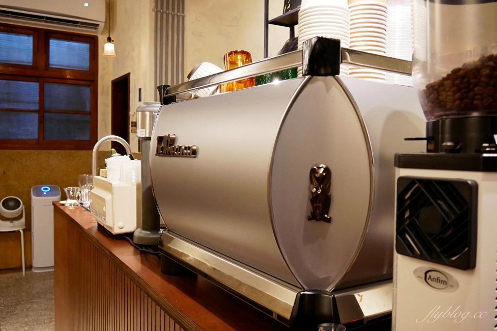 台中中區｜淺川咖啡館，隱身小小舊城區巷弄裡，老宅改建文青風咖啡館 @飛天璇的口袋