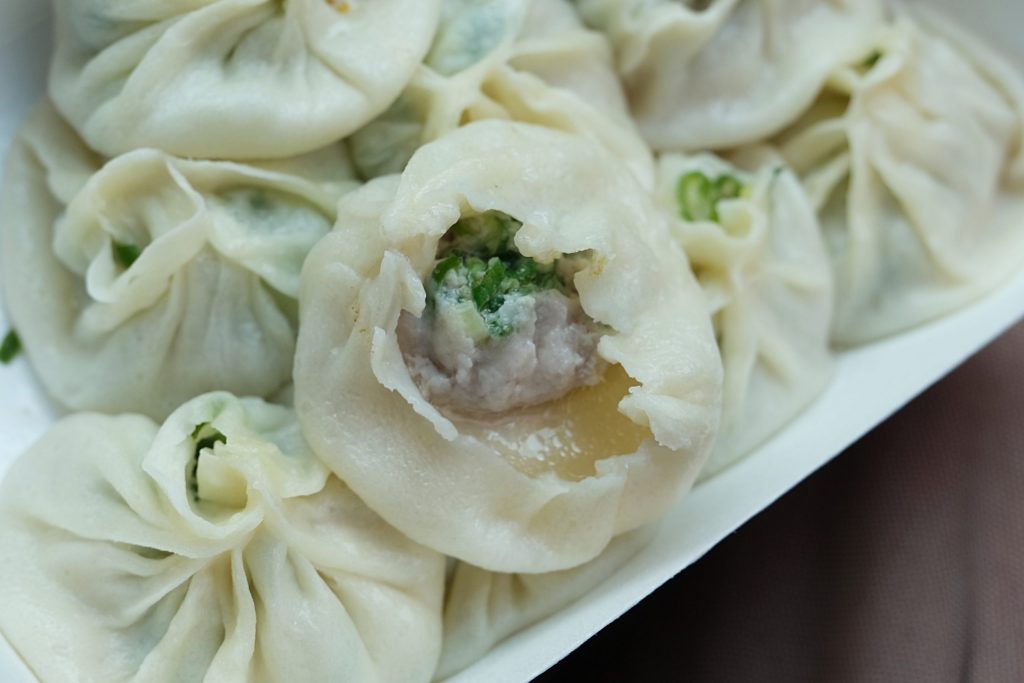 新竹東區｜皇膳湯包，一天只賣4.5小時的人氣湯包，新竹現點現做的發財車小籠包 @飛天璇的口袋