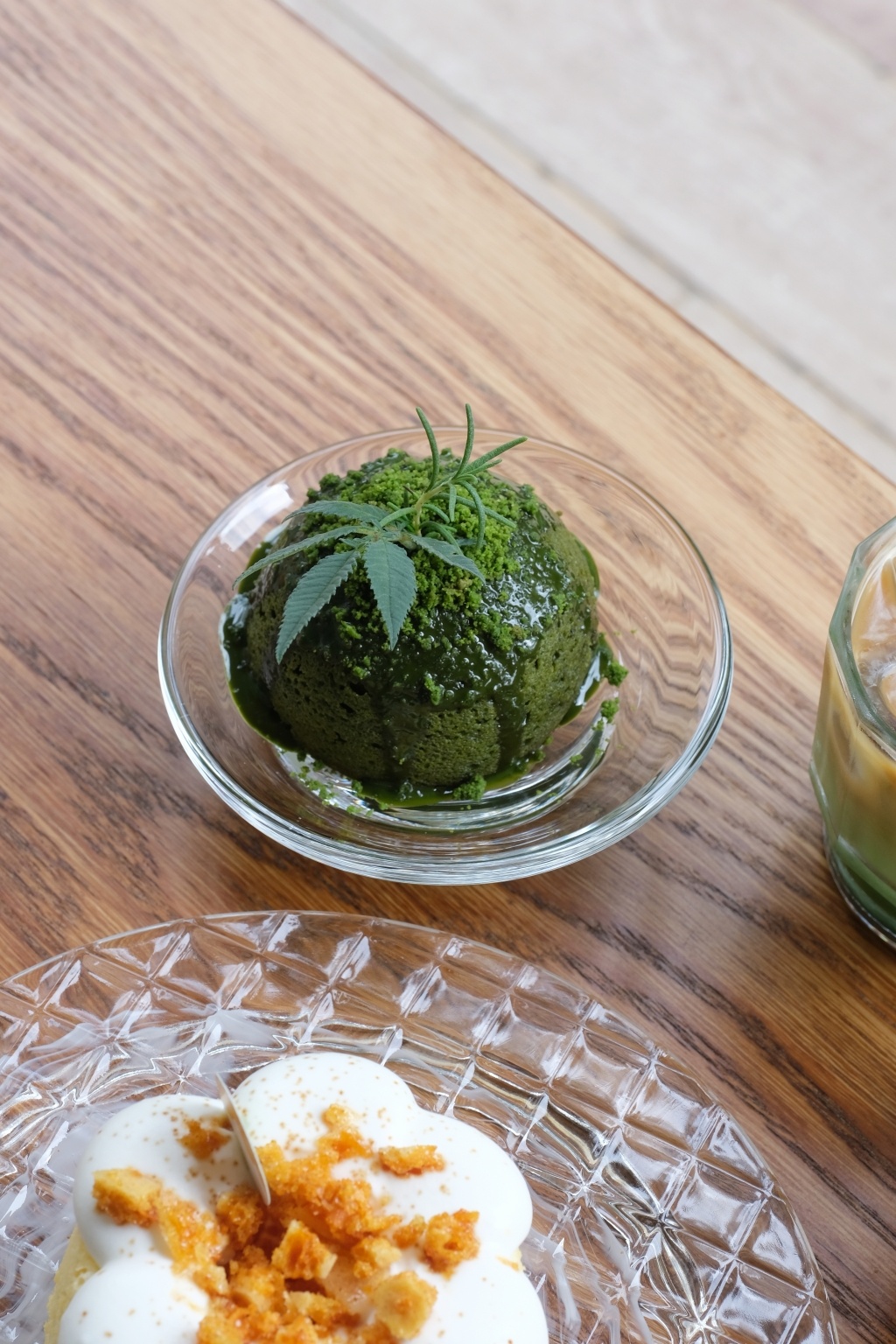 新竹東區｜春室 The POOL｜新竹公園裡的玻璃屋咖啡館，與蜷尾家、木更咖啡、興波咖啡等人氣美食跨界合作 @飛天璇的口袋