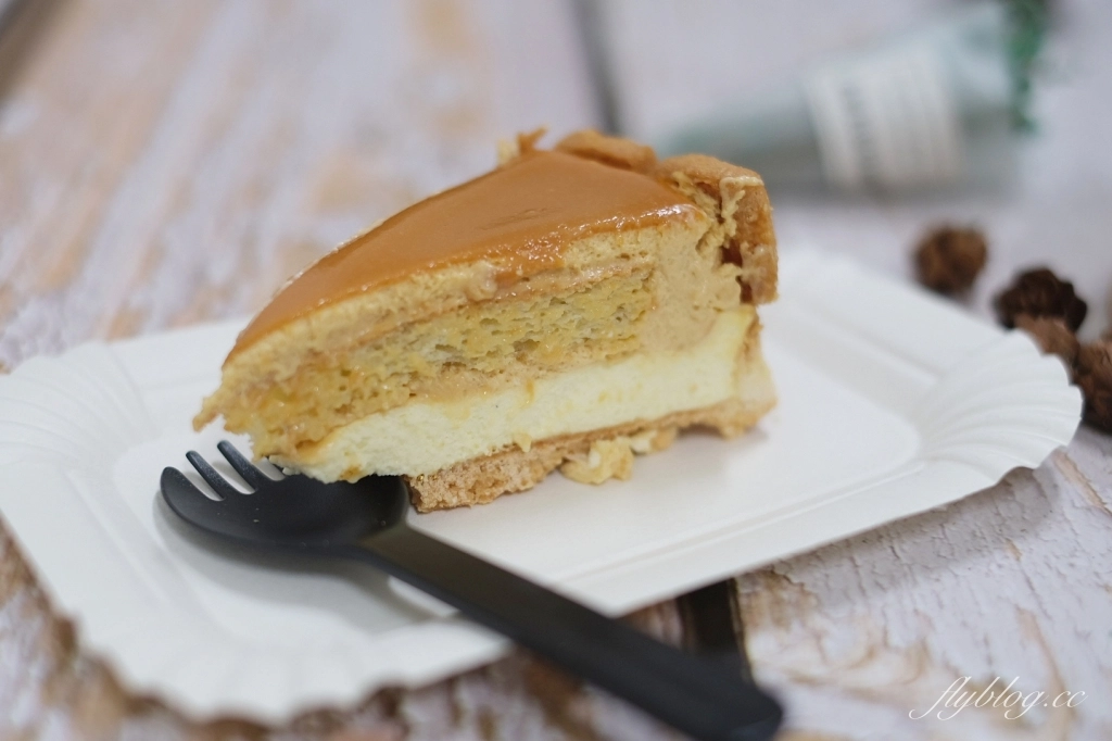 台中西區｜食月半麵包．隱身勤美商圈巷弄裡，網友推薦可頌和吐司很好吃 @飛天璇的口袋