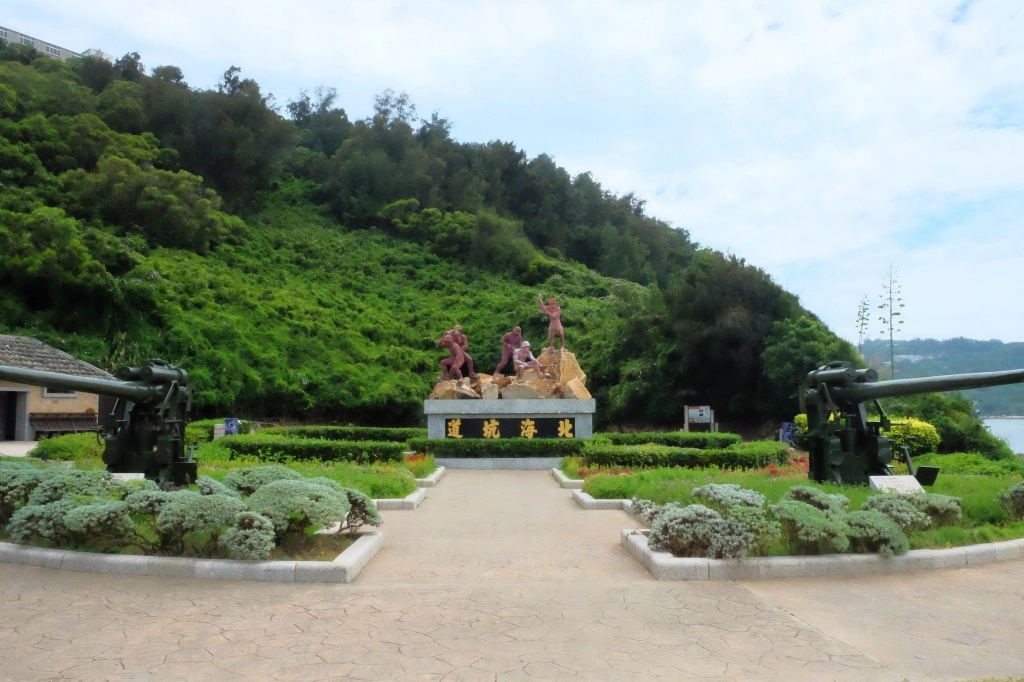 【馬祖南竿】北海坑道，700公尺長地底隧道，搖櫓船賞夢幻景點，還有季節限定藍眼淚 @飛天璇的口袋