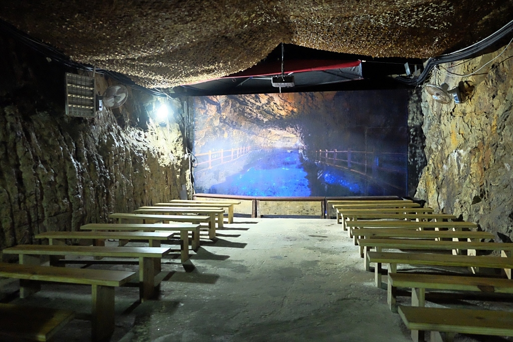 【馬祖南竿】北海坑道，700公尺長地底隧道，搖櫓船賞夢幻景點，還有季節限定藍眼淚 @飛天璇的口袋