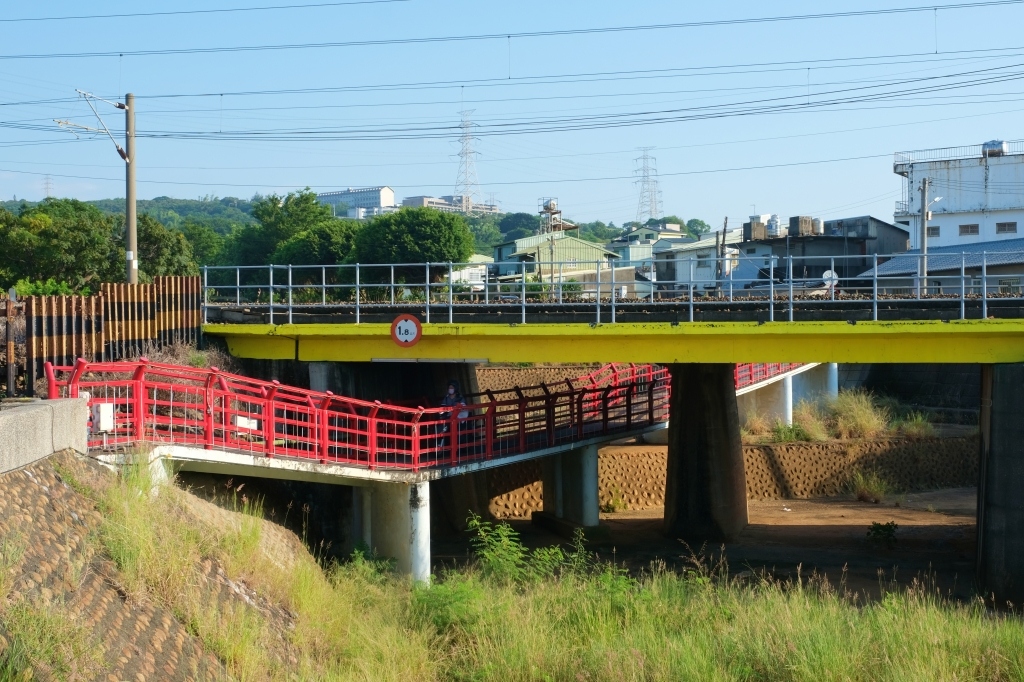 台中清水|清水橋中橋.五福圳自行車道,特殊火車經過橋中橋,補捉日系小清新場景 @飛天璇的口袋 台中清水|清水橋中橋.五福圳自行車道,特殊火車經過橋中橋,補捉日系小清新場景 @飛天璇的口袋