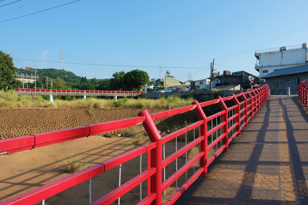 台中清水|清水橋中橋.五福圳自行車道,特殊火車經過橋中橋,補捉日系小清新場景 @飛天璇的口袋 台中清水|清水橋中橋.五福圳自行車道,特殊火車經過橋中橋,補捉日系小清新場景 @飛天璇的口袋