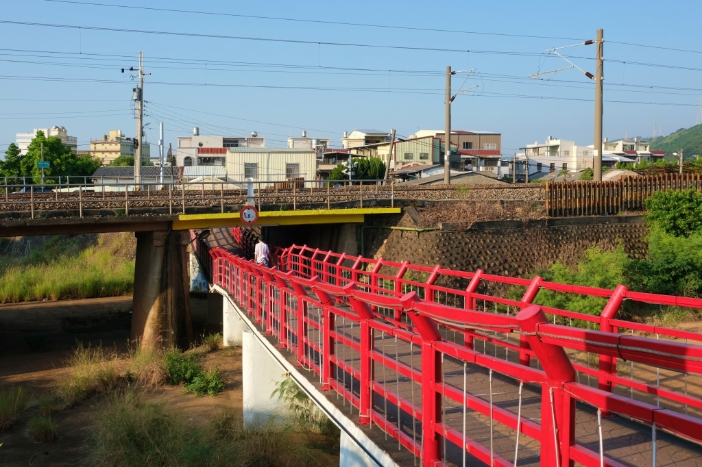 台中清水|清水橋中橋.五福圳自行車道,特殊火車經過橋中橋,補捉日系小清新場景 @飛天璇的口袋 台中清水|清水橋中橋.五福圳自行車道,特殊火車經過橋中橋,補捉日系小清新場景 @飛天璇的口袋