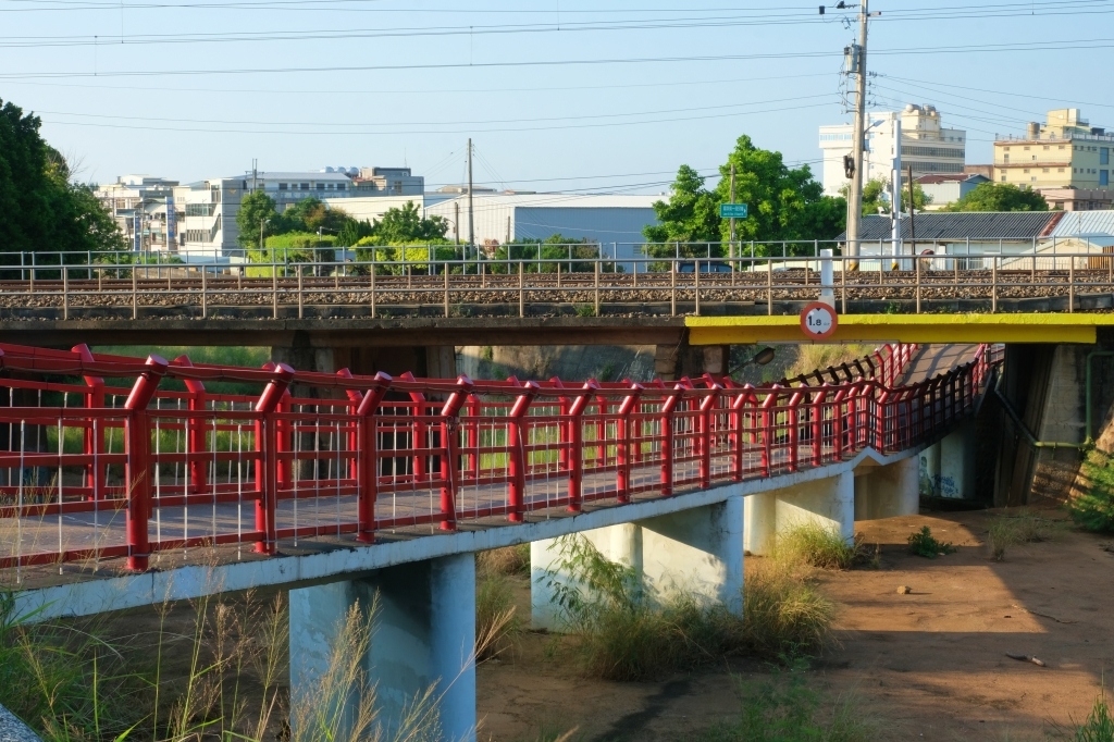 台中清水|清水橋中橋.五福圳自行車道,特殊火車經過橋中橋,補捉日系小清新場景 @飛天璇的口袋 台中清水|清水橋中橋.五福圳自行車道,特殊火車經過橋中橋,補捉日系小清新場景 @飛天璇的口袋
