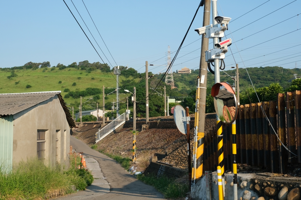 台中清水|清水橋中橋.五福圳自行車道,特殊火車經過橋中橋,補捉日系小清新場景 @飛天璇的口袋 台中清水|清水橋中橋.五福圳自行車道,特殊火車經過橋中橋,補捉日系小清新場景 @飛天璇的口袋