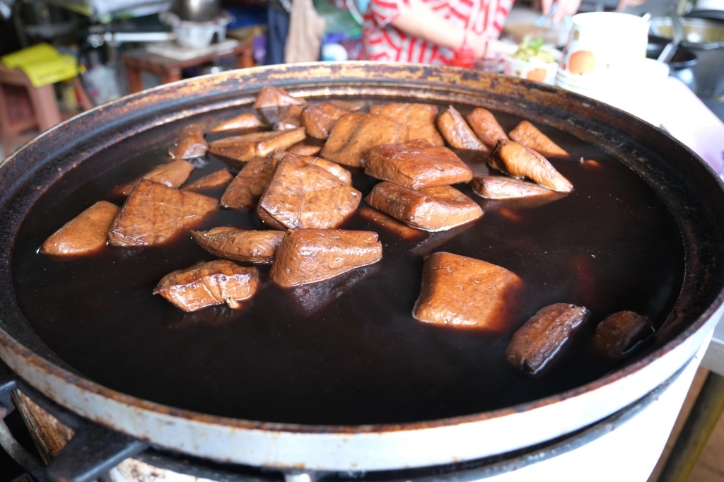 台中和平｜白冷客家滷豆干．谷關白冷三寶之一，在谷關路上順吃豆乾 @飛天璇的口袋