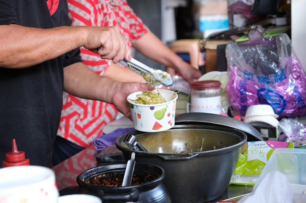 台中和平｜白冷客家滷豆干．谷關白冷三寶之一，在谷關路上順吃豆乾 @飛天璇的口袋