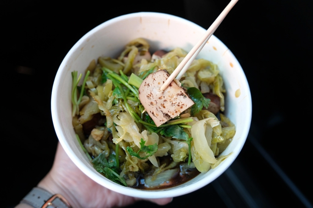 台中和平｜白冷客家滷豆干．谷關白冷三寶之一，在谷關路上順吃豆乾 @飛天璇的口袋