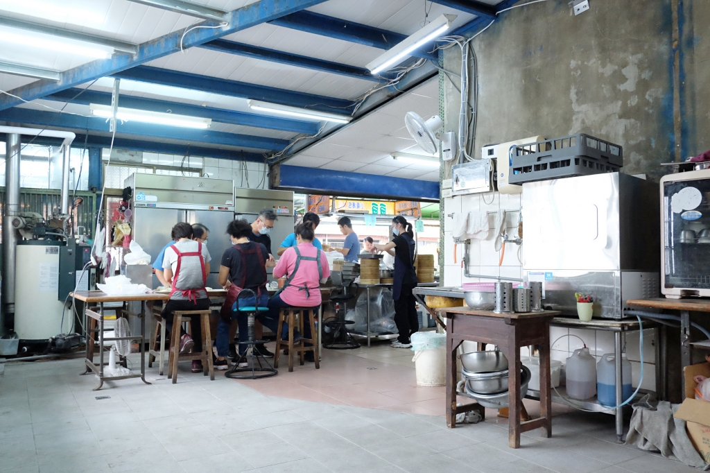 嘉義東區｜豆豆小籠湯包．嘉義版的平價鼎泰豐，還沒開始營業就排隊 @飛天璇的口袋
