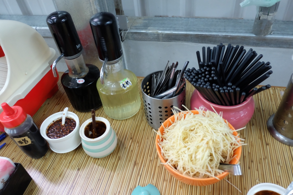 嘉義東區｜豆豆小籠湯包．嘉義版的平價鼎泰豐，還沒開始營業就排隊 @飛天璇的口袋