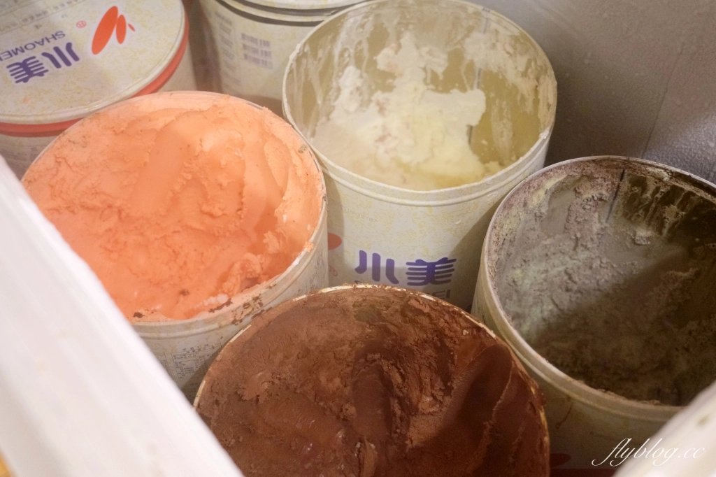 苗栗三義｜卓也小屋渡假園區．鳶尾花季起跑！森林裡的小村落，賞花、美食、藍染 @飛天璇的口袋