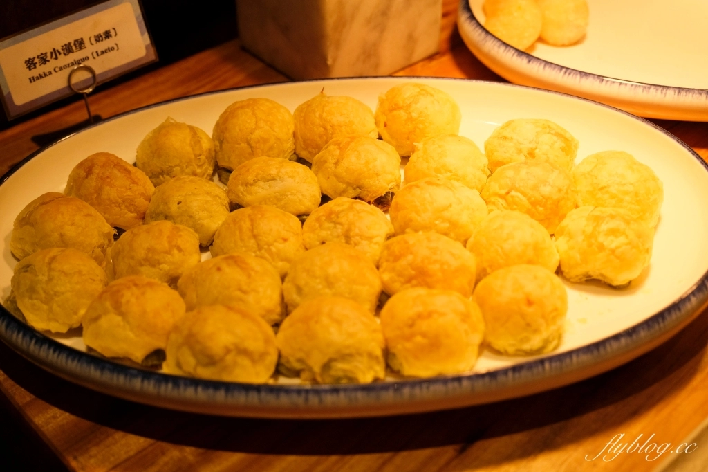 苗栗三義｜卓也小屋渡假園區．鳶尾花季起跑！森林裡的小村落，賞花、美食、藍染 @飛天璇的口袋